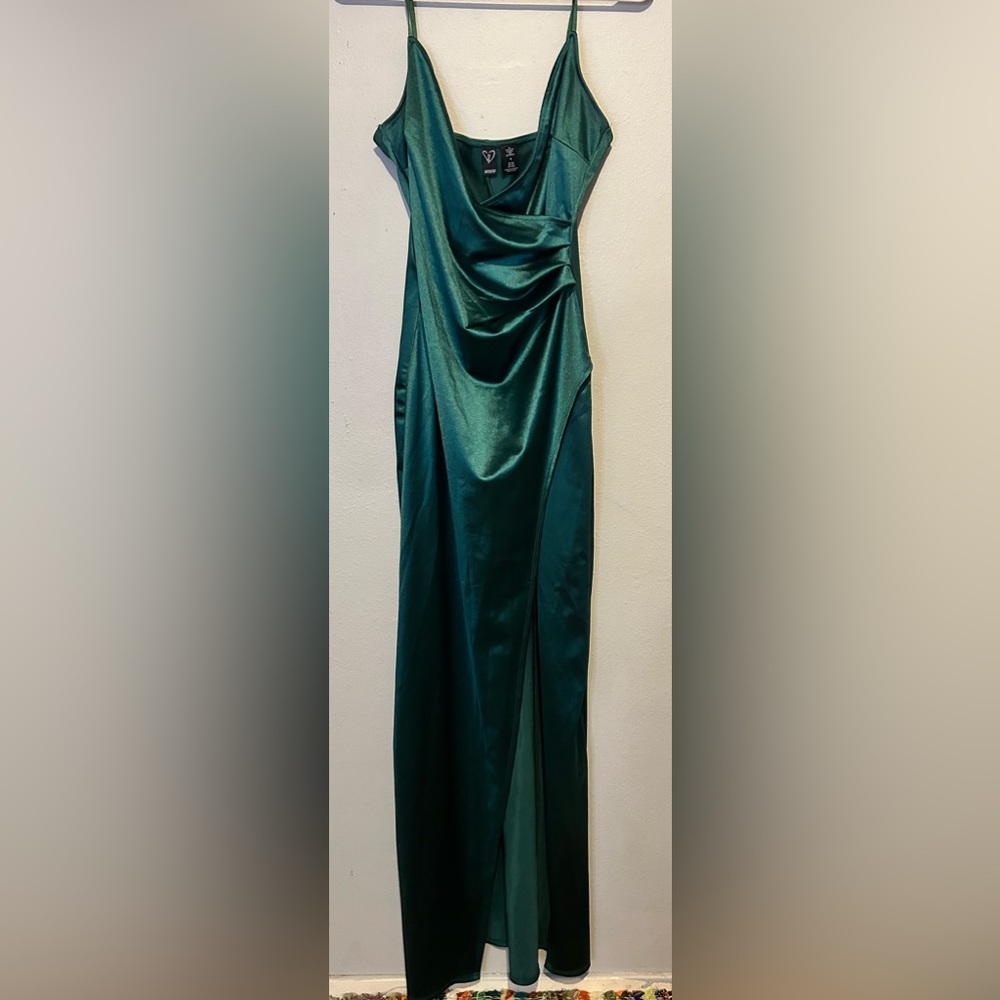 Emerald green prom dress